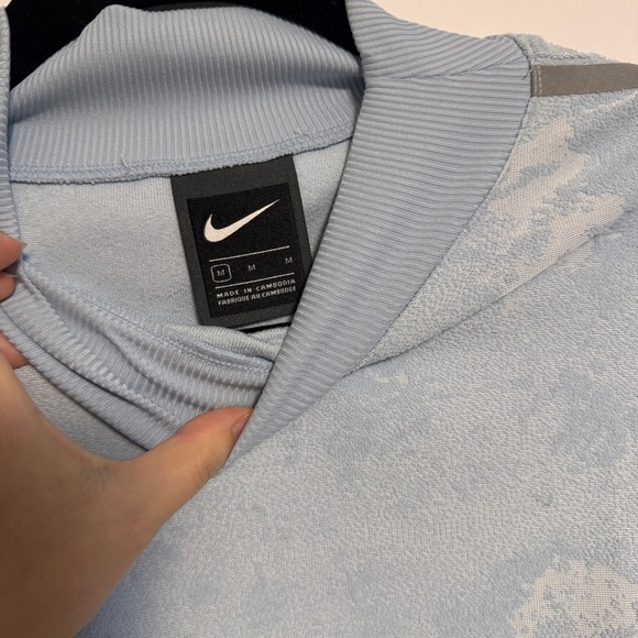 Nike Reflective Cropped Sweater - Picture 4 of 6